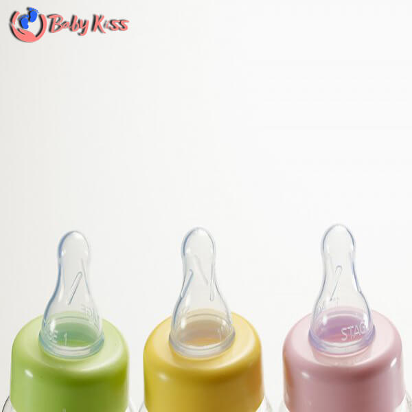 Dụng cụ ăn uống và đồ dùng vệ sinh cho bé